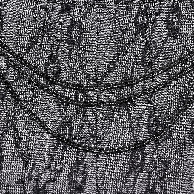 Faltenrock mit Punk-Muster