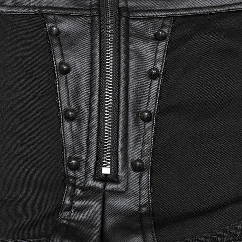 Shorts mit Punk-Rüstungsfragmenten