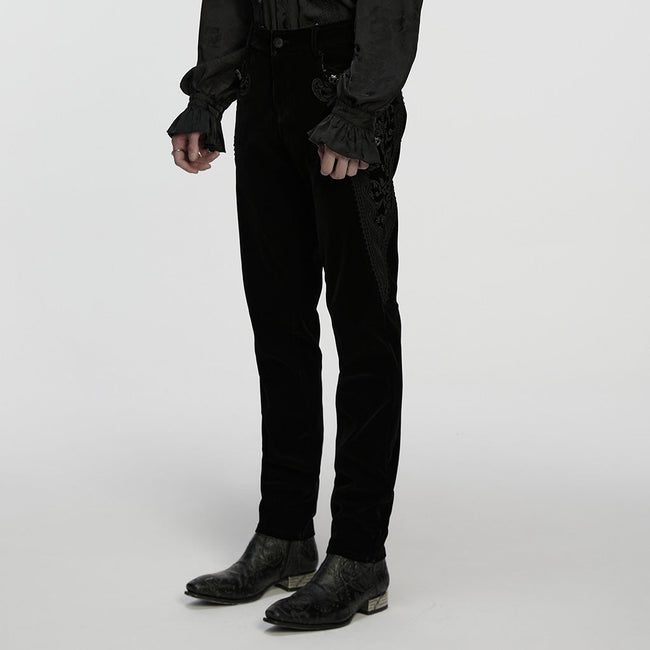 Gothic-Samt und Vintage-Hosen