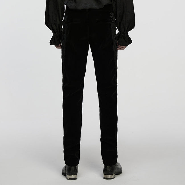 Gothic-Samt und Vintage-Hosen