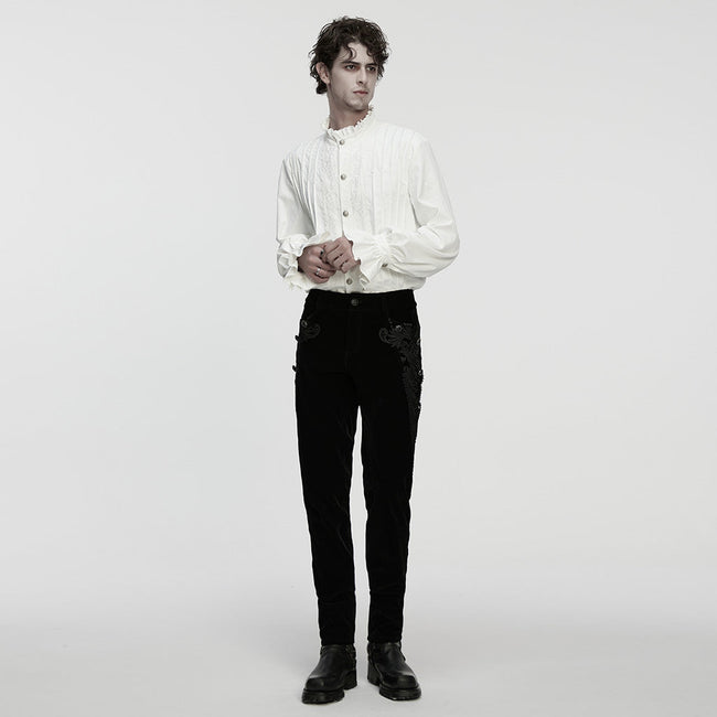 Gothic-Samt und Vintage-Hosen