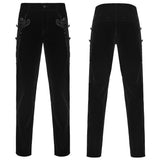 Gothic-Samt und Vintage-Hosen