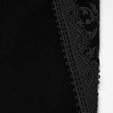 Gothic-Samt und Vintage-Hosen