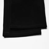 Gothic-Samt und Vintage-Hosen