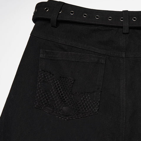 Punkige, zerrissene Jeans