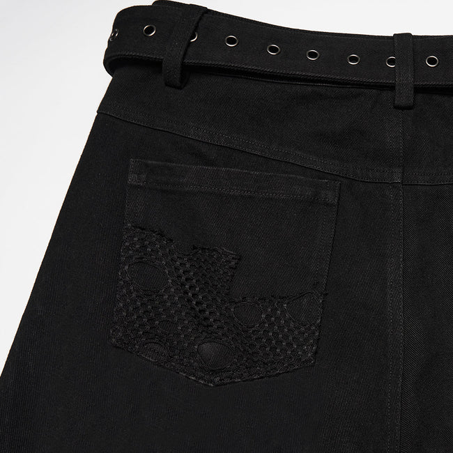 Punkige, zerrissene Jeans
