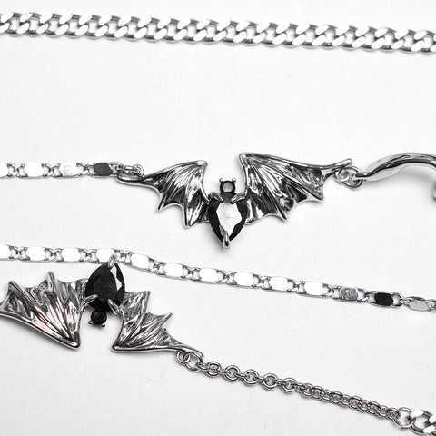 Punk-Geschirr mit Fledermauskette in Herzform