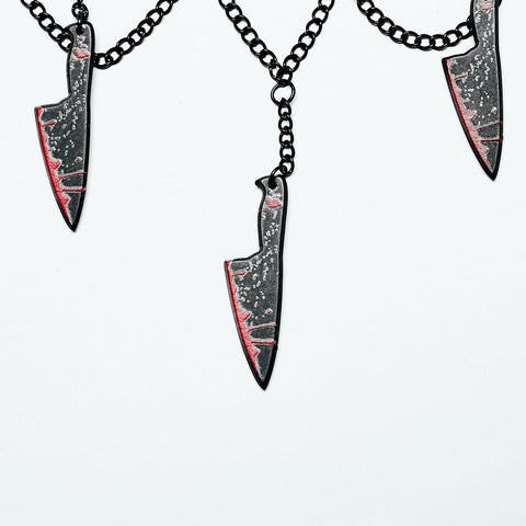 Gotischer Halsreif mit roter Rosenklinge