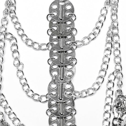 Brustkette mit Metallschuppen