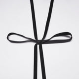 Wunderschöner, wendbarer Federschal im Gothic-Stil