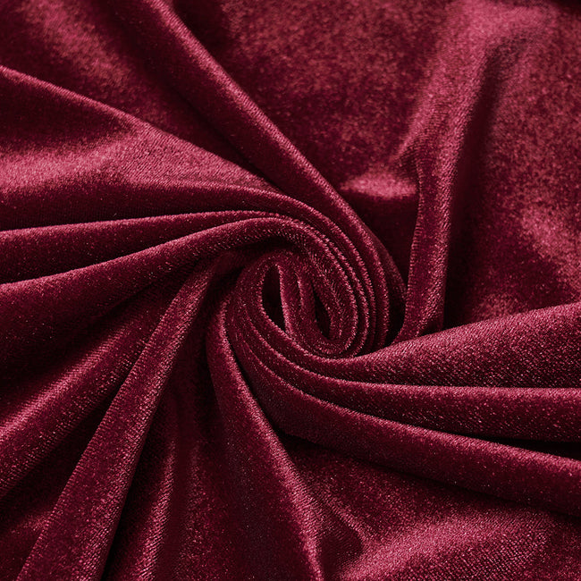 Gotischer bestickter Samtumhang