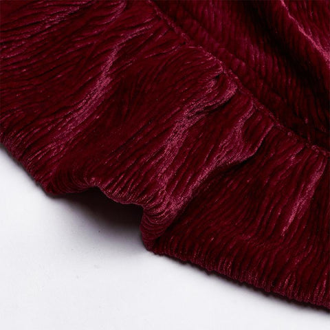 Lolita Velvet Short Hooded Loose Cloak mit niedlichen wolligen Bällen