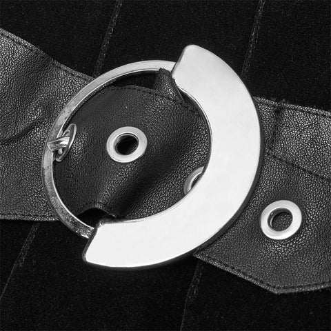 Schwarzer halber Rock mit Falten