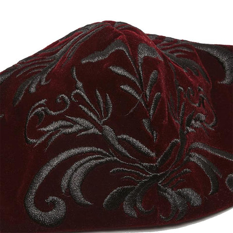Exquisite gotische gestickte Maske