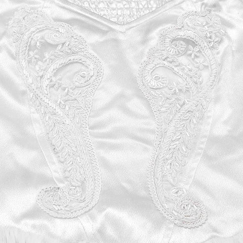 Schulterfreies Kleid mit schwarzen Federn