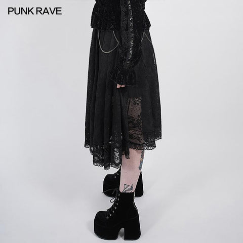 Gothic Spitzenrock in dunkler Nacht