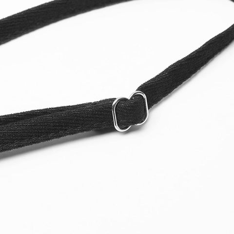 Punk tut so, als würde die Taille mit einem Überrock mit engen Taillenstützen versiegelt